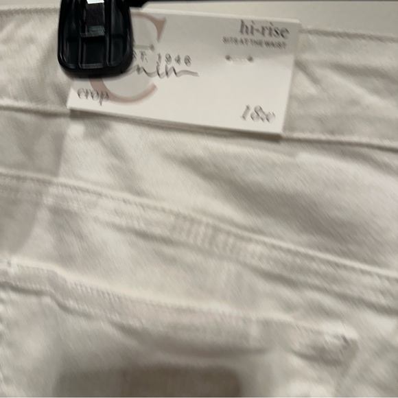 NEW Elegant White Cropped Jeans with Ruffle Hem Hi-Rise 18w - Picture 8 of 11
